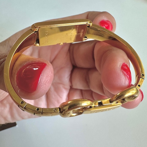 GUCCI WATCH 18K GOLD PLATED/ MOTHER OF PEARL HORSE BIT STYLE LINKS & TAG NO BOX - Picture 7 of 9